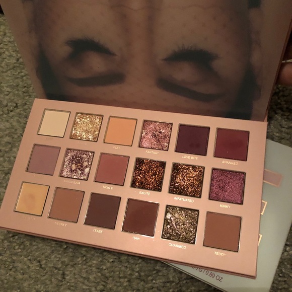 Huda Beauty eyeshadow palette - Picture 2 of 6